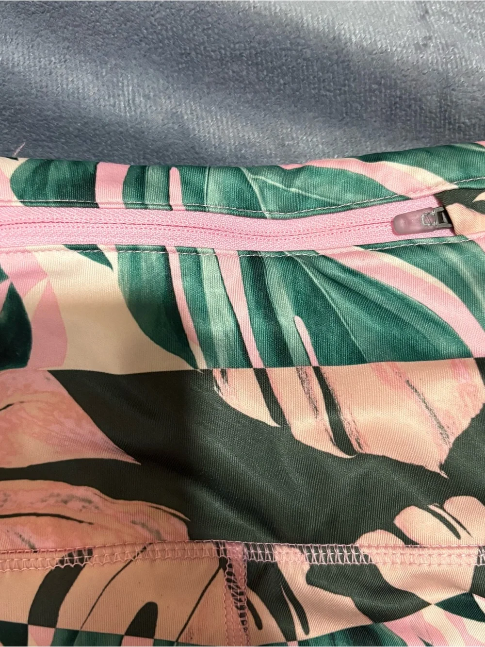 Women’s Dri-FIT cropped leggings. Pink green botanical print